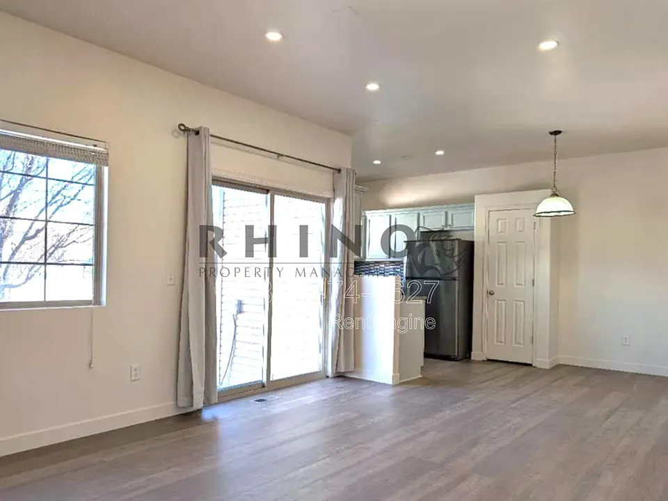2124 W 2180 N