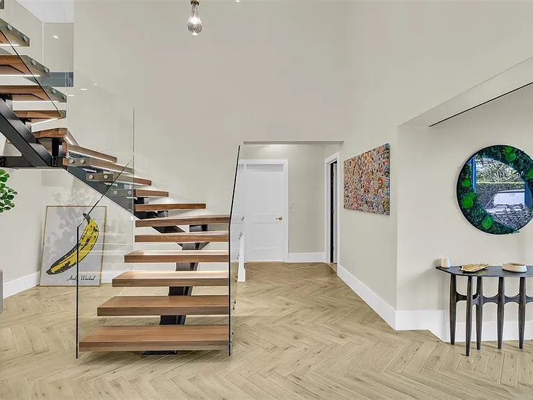 319 S Riverside Dr — Photo 20