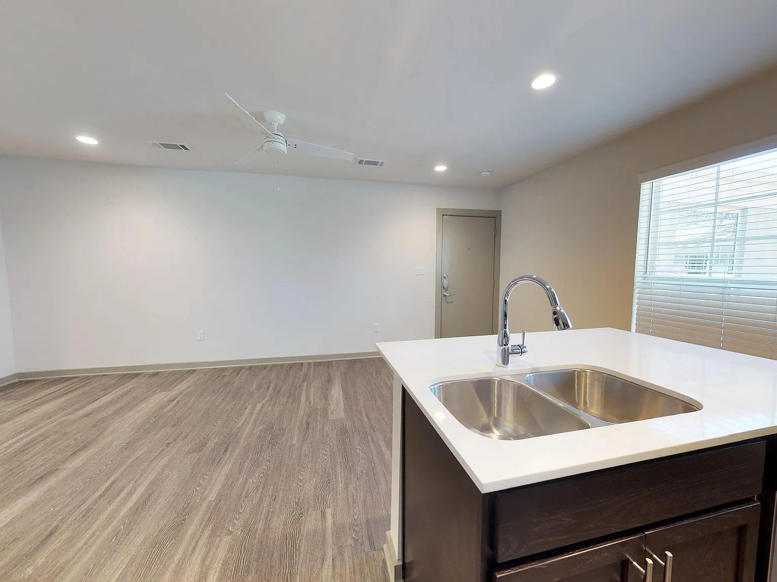 6304 Prospect Ave — Photo 4