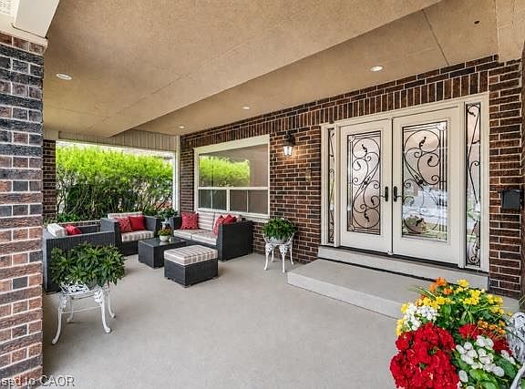 3rd image of 2529 Claymore Cres