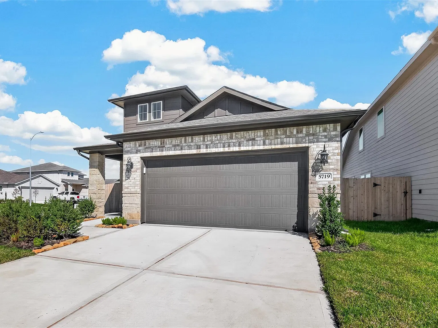 4 bed, 2.5 bath, 1981 sqft, $2,399 — Photo 2