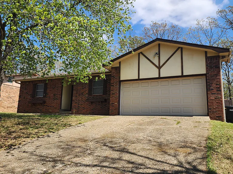 8606 Patricia Lynn Ln — Photo 1