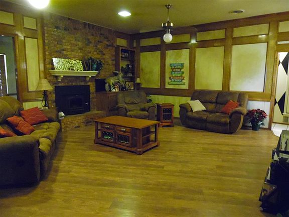 5th image of 104 Redwood St