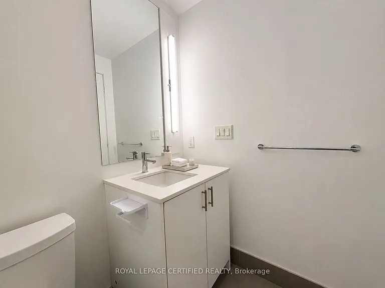 180 Veterans Dr #307 — Photo 11