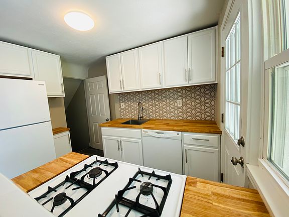 4th image of 14323 Gramatan Ave