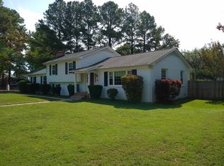 895 Talbot Dr, Smithfield, VA 23430