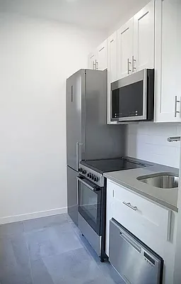 Rented by Current Real Estate Advisors | media 7