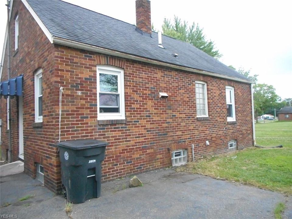 2nd image of 494 N St NW
