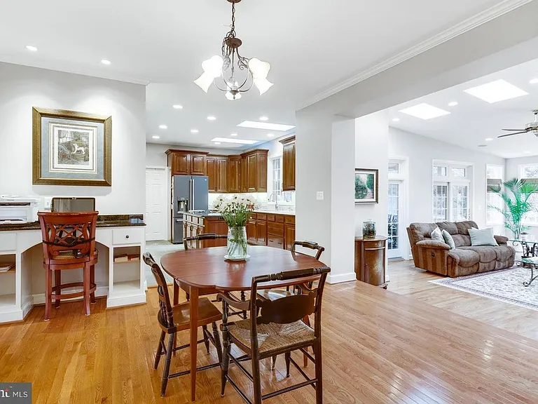 1207 Artnauman Ct — Photo 18