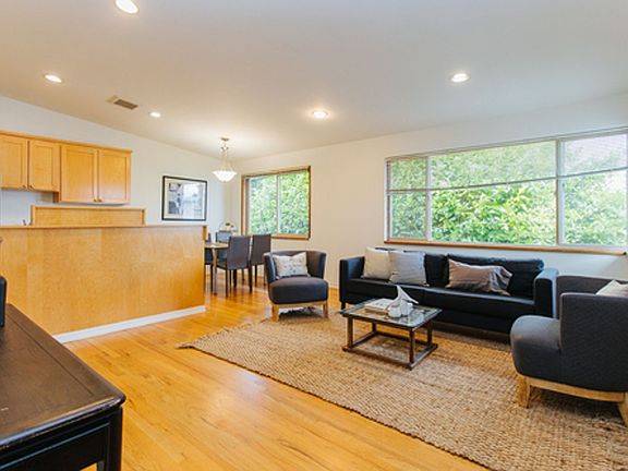 2nd image of 3015 Queen Anne Ave N #5