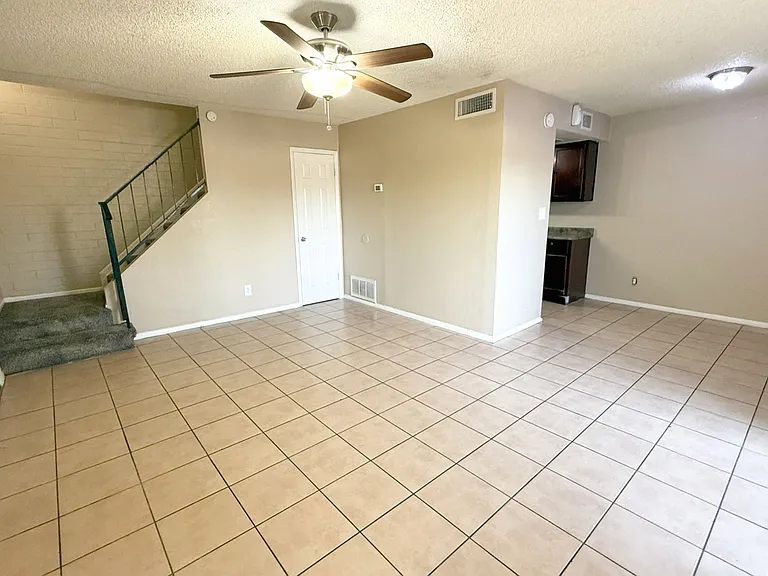 5244 W Lynwood St — Photo 7