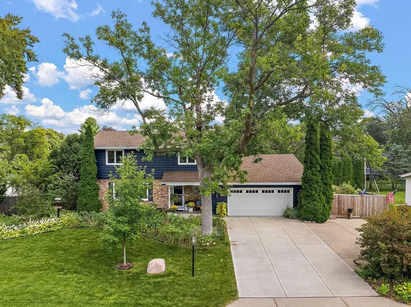 2510 Lamplighter Ln, Golden Valley, MN 55422