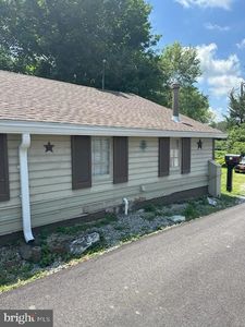 72 Oak St, Seven Valleys, PA, 17360