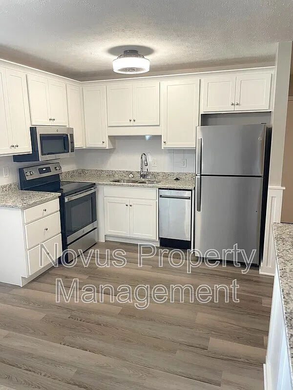 2 bed, 1.0 bath, $1,400 — Photo 3