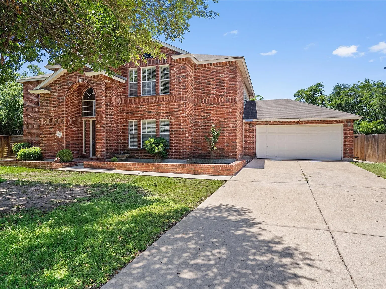 5 bed, 2.5 bath, 3213 sqft, $3,495 — Photo 2