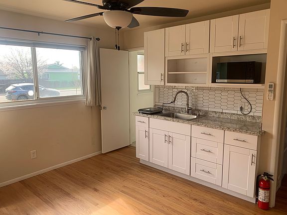2nd image of 1323 Henderson Way