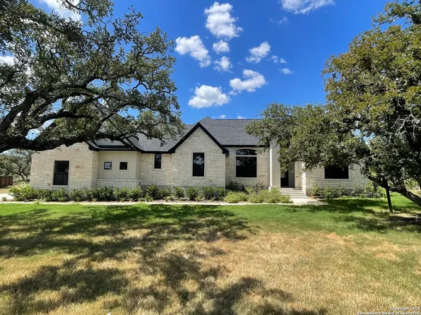399 Bauer Lane, Castroville, TX 78009