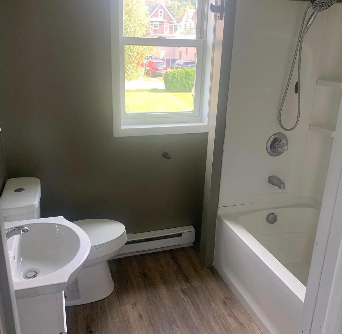3 bed, $1,300 — Photo 4