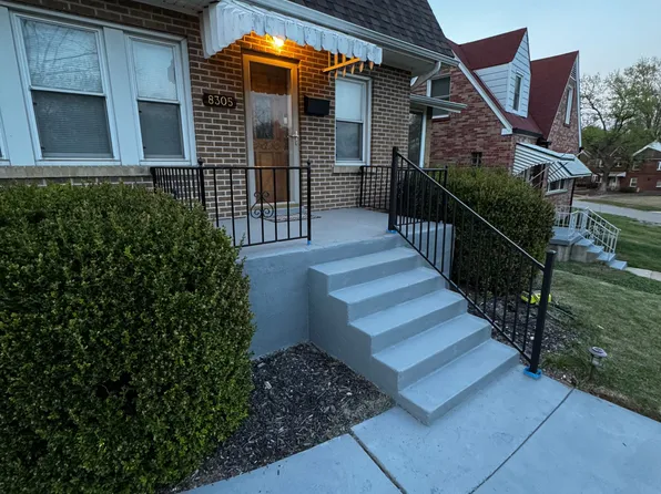 8305 Knollwood Dr, Saint Louis, MO 63121