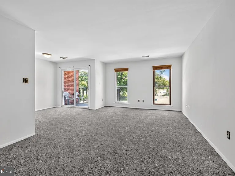 1001 White Oak Rd — Photo 8