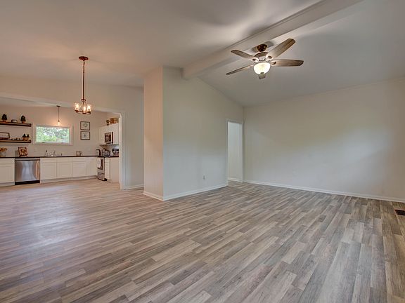 3rd image of 4305 Thornwood Dr