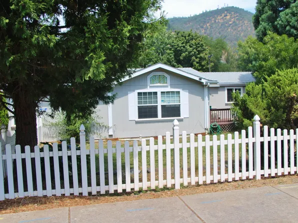 1767 2nd Ave, Gold Hill, OR 97525