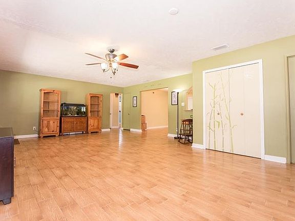 3rd image of 3514 Balsam Dr
