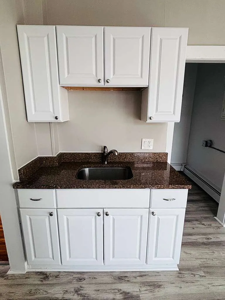 2 bed, 1.0 bath, $2,400 — Photo 2