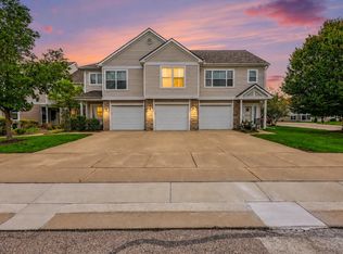 641 Fieldstone Cir W, Chelsea, MI 48118