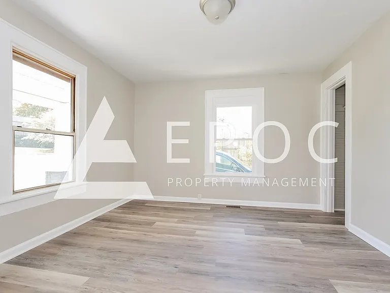 3225 Summit Ave — Photo 13