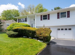 48 Westbrook Rd, Howell, NJ 07731