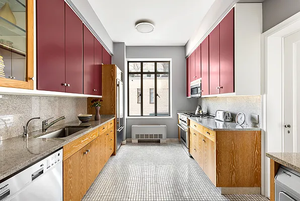 Sold by Compass | media 7