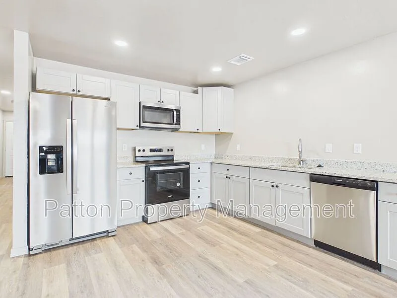 3 bed, 2.0 bath, $1,650 — Photo 4
