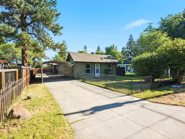 510 NE Quimby Ave #1 — Photo 4