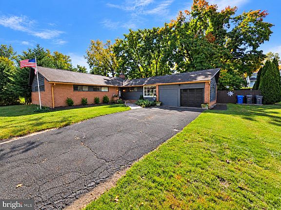 2nd image of 1052 Kingsley Rd