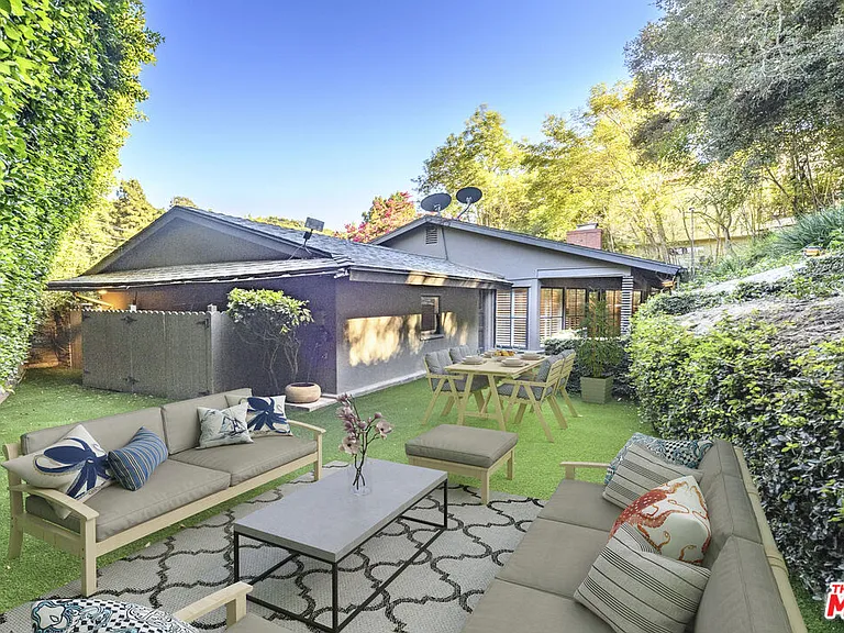 2559 Hutton Dr — Photo 25