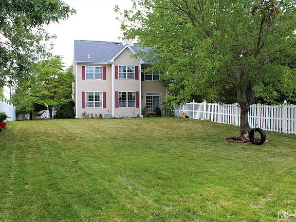 4th image of 50 Marion Dr