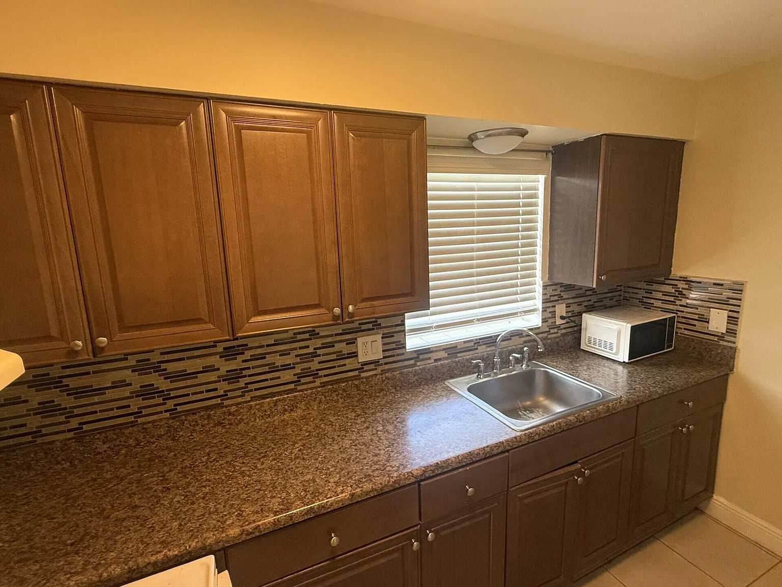 2 bed, 1.0 bath, 749 sqft, $1,800 — Photo 3