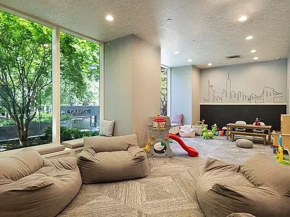 845 United Nations Plaza image 8 of 16