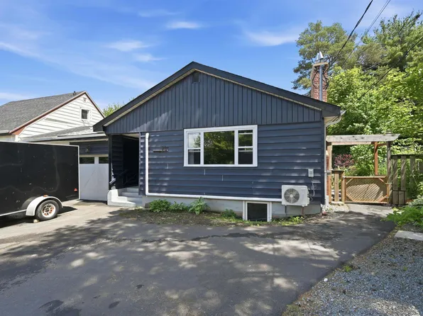 8 B Gordon St, Halifax, NS B4A 2N7