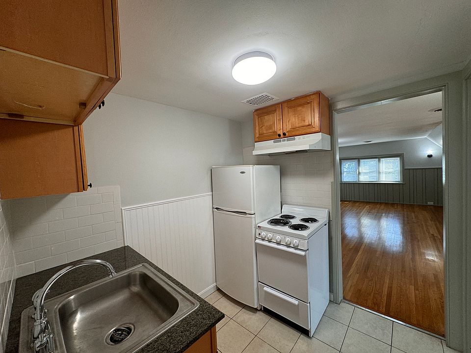1st image of 472 Richmond Ave #4