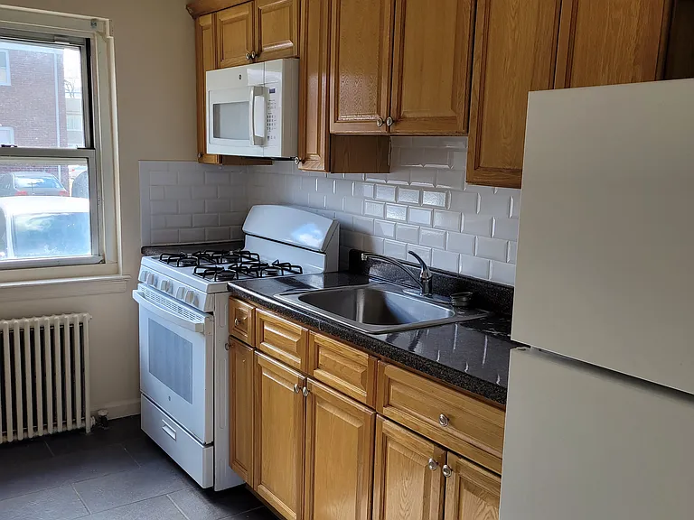52A Glenwood Ave #A — Photo 3