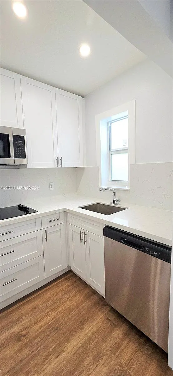 Building Photo - 2355 SW 27th St #3