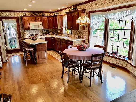 Kitchen w Nook 13x20