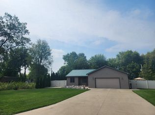 908 Shady Shore Dr, Bay City, MI 48706