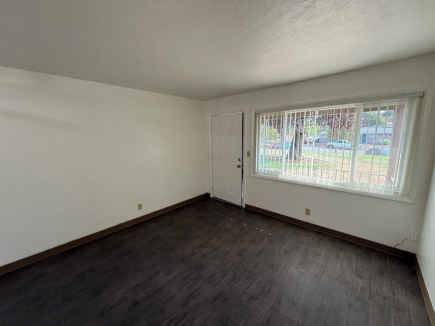 1 bed, 1.0 bath, 566 sqft, $1,045 — Photo 4