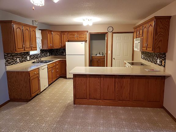 4th image of 839 N West Ln