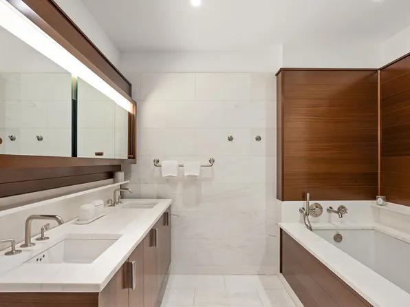 60 Riverside Boulevard image 8 of 20