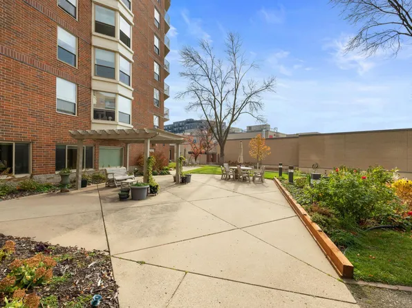 1425 W 28th St APT 218, Minneapolis, MN 55408