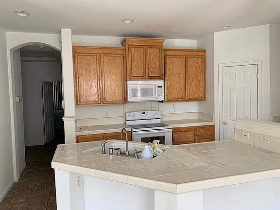 4th image of 5120 Cleveland Bay Way